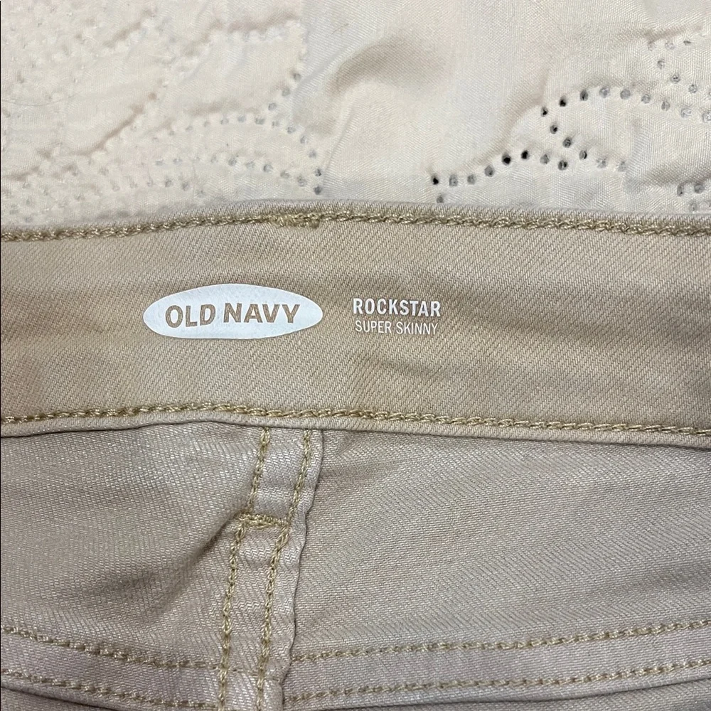 Old Navy Women's Skinny Jeans in Light Beige - Picture 2 of 7
